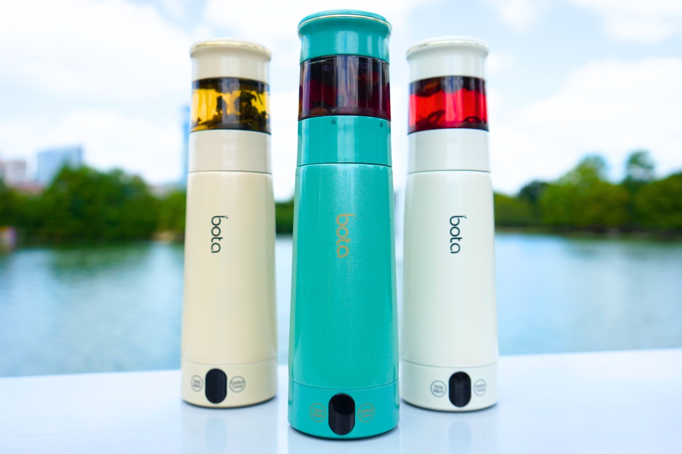 Bota Pearl White: The All-in-One Travel Tea Brewer